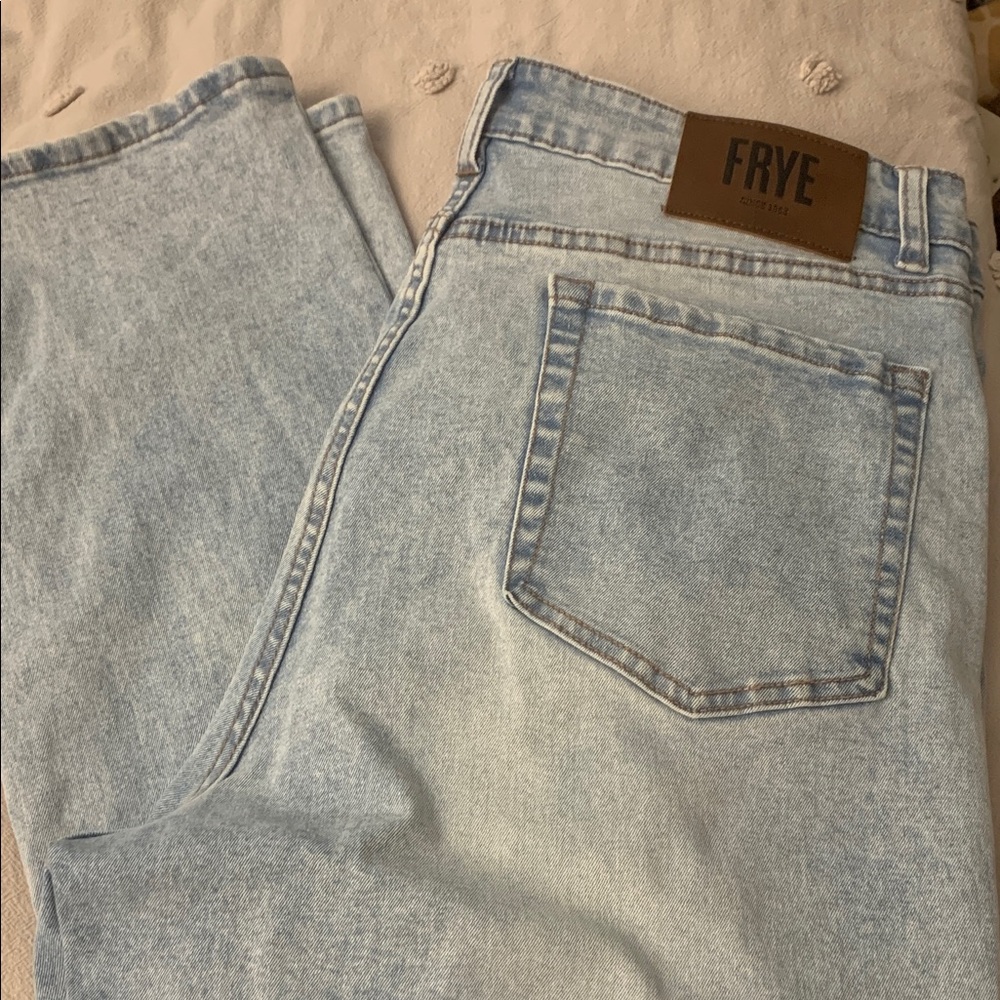 Frye Women’s Light Wash Straight Jeans